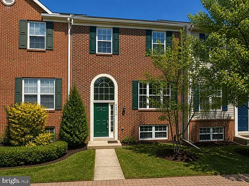 45010 University Dr Photo 1