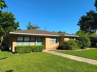 506 Meadow Dr, Gainesville, TX 76240