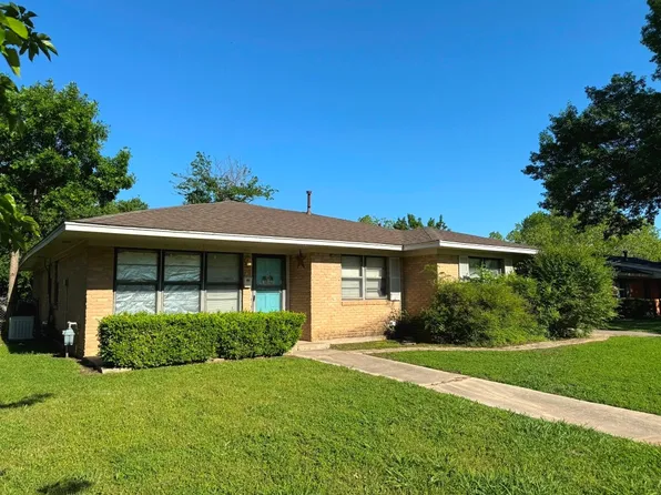 506 Meadow Dr, Gainesville, TX 76240
