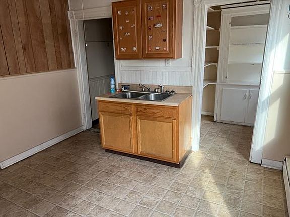 3rd image of 825 E Main St Floor 2