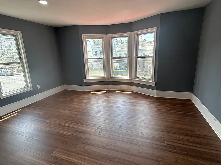 106 Center Ave — Photo 17