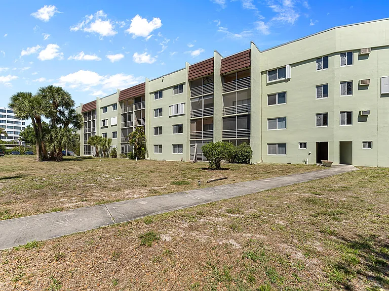 1638 Embassy Dr #208 — Photo 36