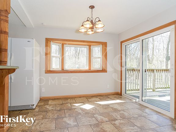4th image of 9038 Manning Ave