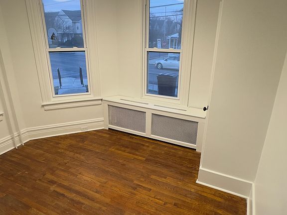 5th image of 54 Lincoln Dr #1