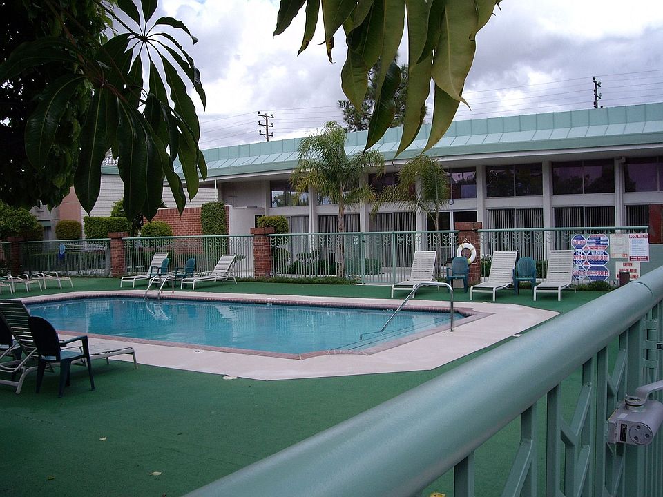1st image of 5301 Balboa Blvd Unit L2