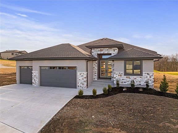 2nd image of 605 Hampstead Dr