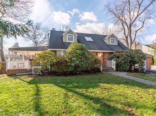 7 Milburn Ln, Huntington, NY 11743