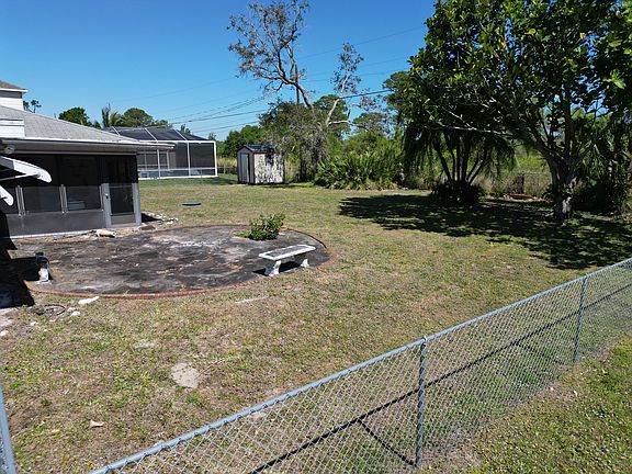 5th image of 427 SE Galleon Ln