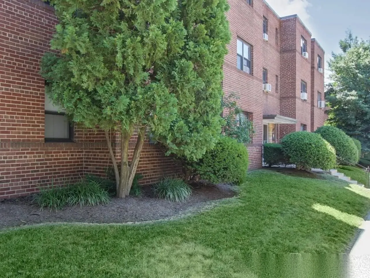 6713 14th St. Apartments — Photo 1