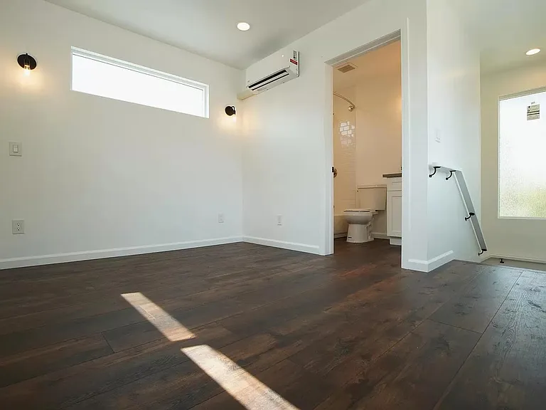 4538 Ambrose Ave — Photo 18