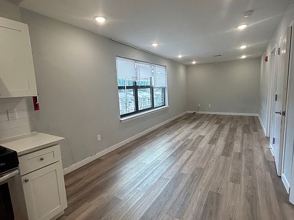 4th image of 133 Pearl St #1