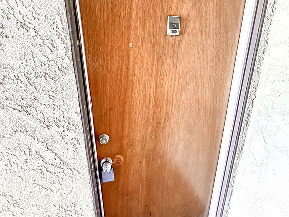 3rd image of 829 S Greenwood Ave #1