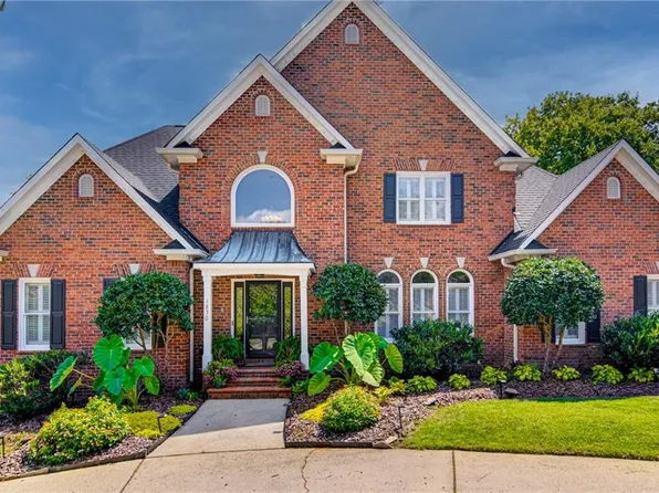 1830 Dunmore Ln, Clemmons, NC 27012