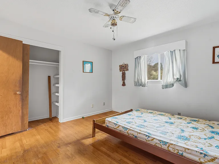 120 Essex St — Photo 4
