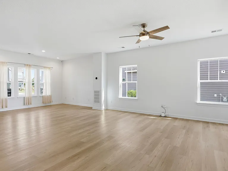 208 Ryker Rd E — Photo 8