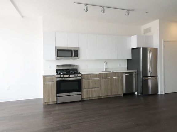 3rd image of 2439 W Armitage Ave #322