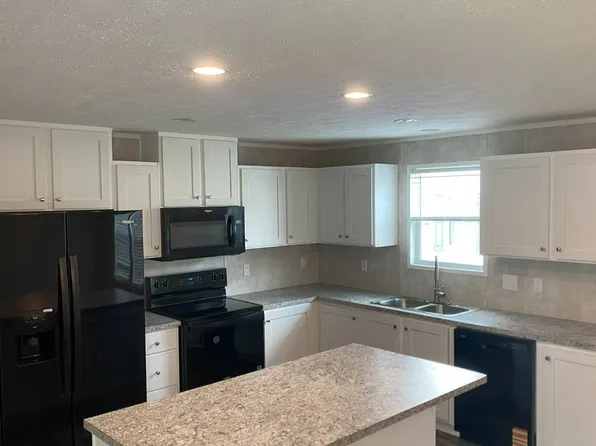 128 W 8th St, Coal Valley, IL 61240