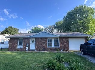 901 W Elizabeth St, Paris, IL 61944