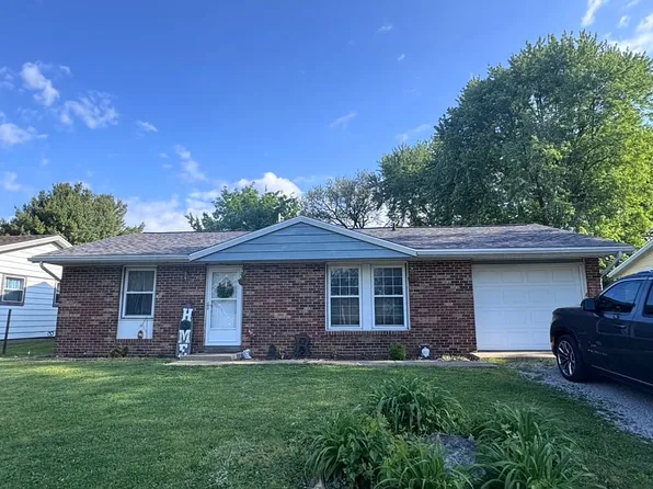 901 W Elizabeth St, Paris, IL 61944