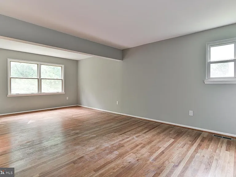 12702 N Point Ln — Photo 8