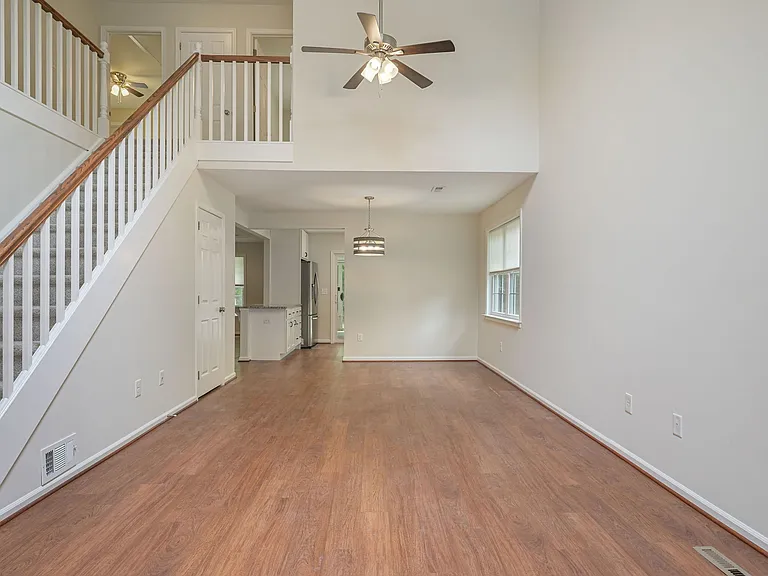 176 Stoney Dr — Photo 3