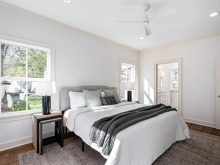 221 Williamsburg St NE — Photo 40