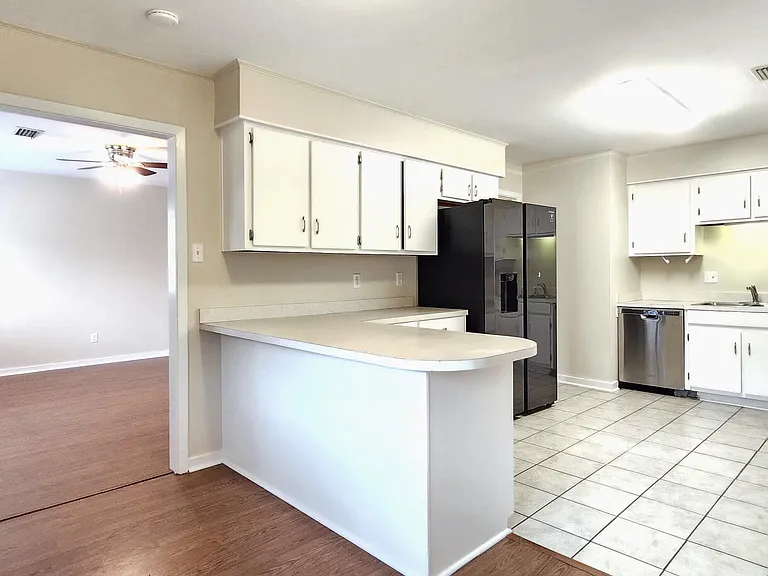 212 Maple Dr — Photo 4