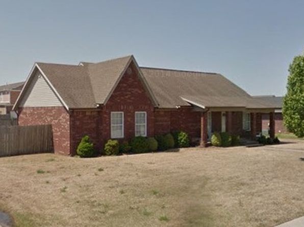 667 N Meadowlands Dr