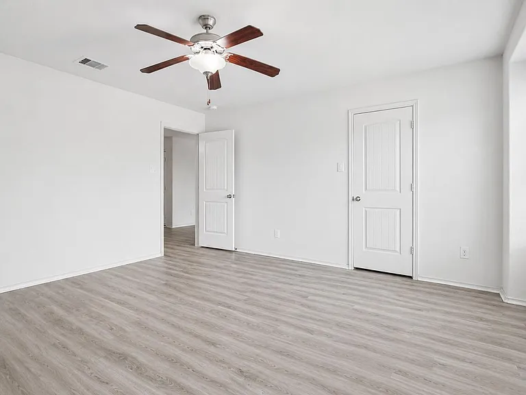 166 Meadow Grove Dr — Photo 33