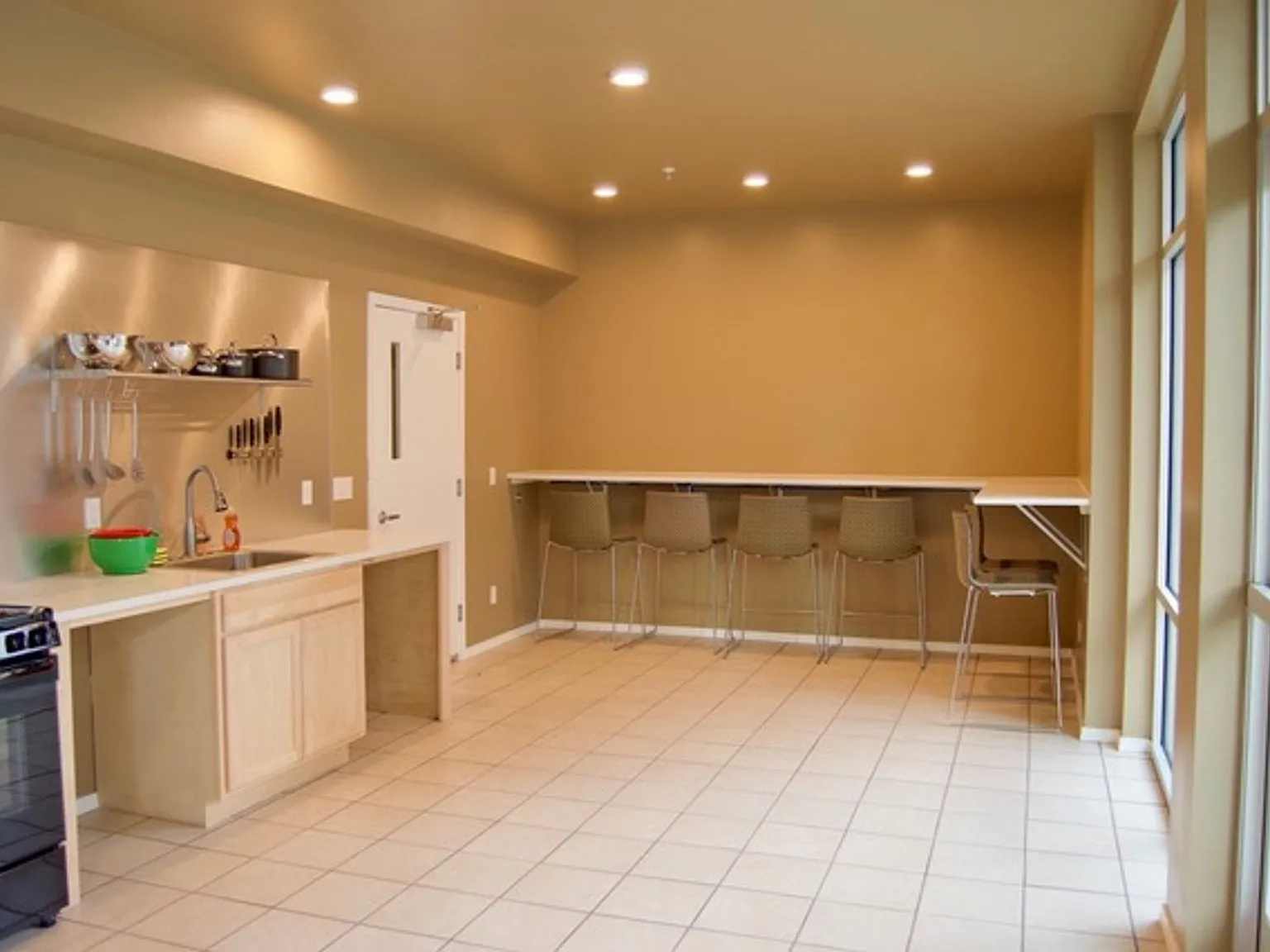 Riano by aPodment Suites Where Ballard Vibe Meets Smart Micro-Living — Photo 4