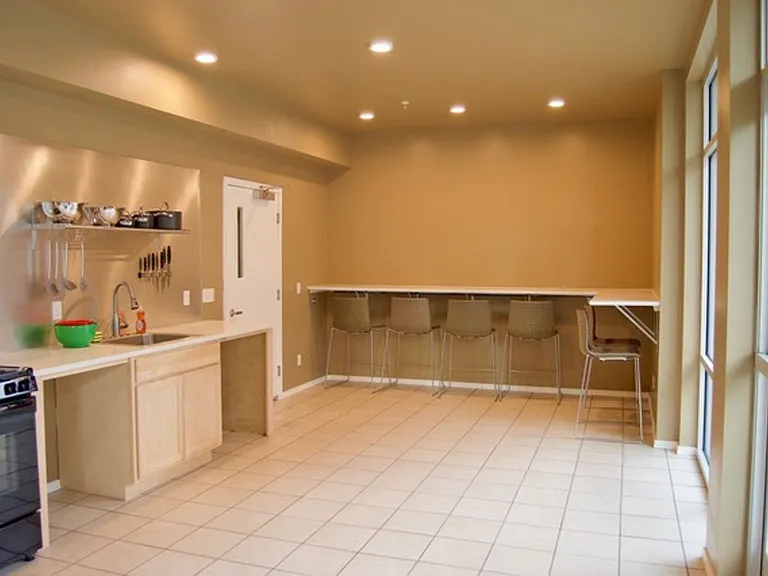Riano by aPodment Suites Where Ballard Vibe Meets Smart Micro-Living — Photo 4