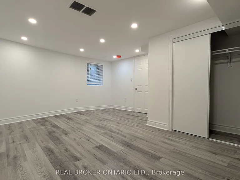 1150 Woodbine Ave #4 — Photo 5