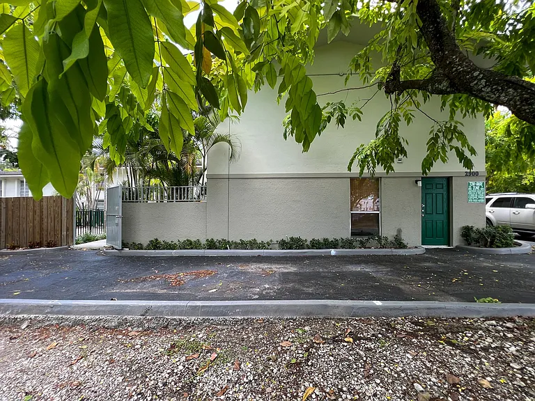 2900 Bird Ave — Photo 10