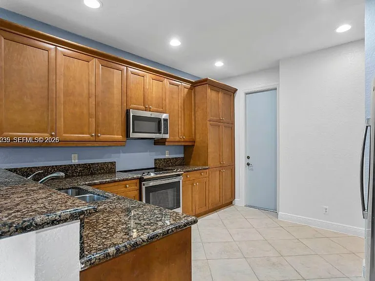 4762 Lakeside Ter — Photo 20