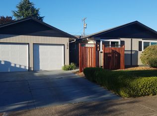 1076 Pleasant St, Springfield, OR 97477