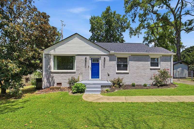 1st image of 240 Ridgeway Dr