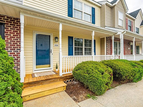 2nd image of 1004 Wexford Pl