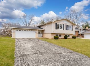 1840 Bolson Dr, Downers Grove, IL 60516