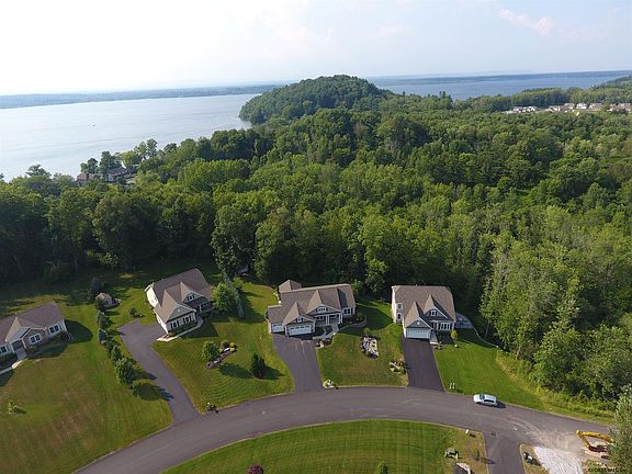 3rd image of 8 Walden Cir