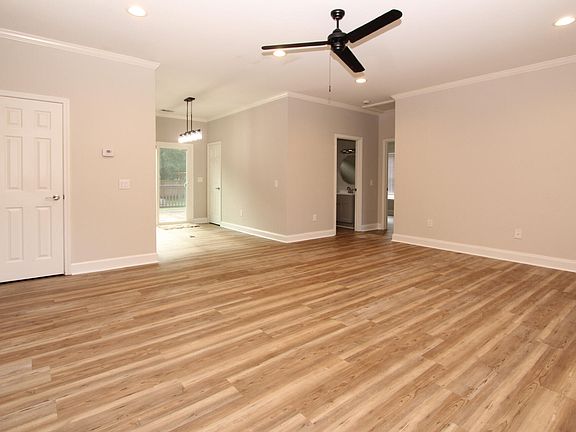 4th image of 2903 Auldreeke Rd