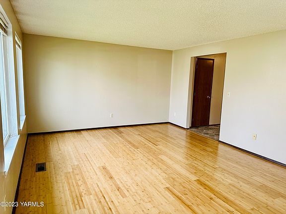 2nd image of 609 1/2 S 15th Ave