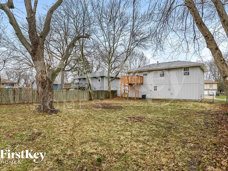 615 N Pine St — Photo 14