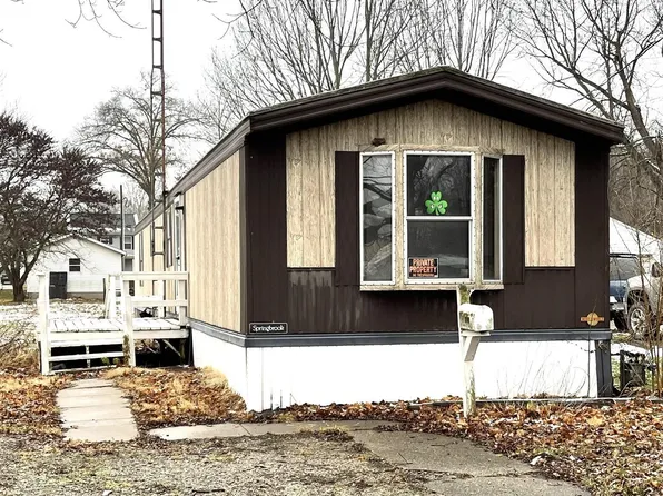 1003 N 4th St, Petersburg, IL 62675