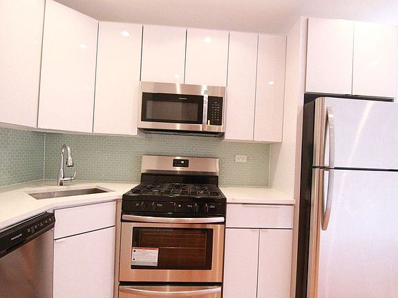 2nd image of 105 Bennett Ave #12B