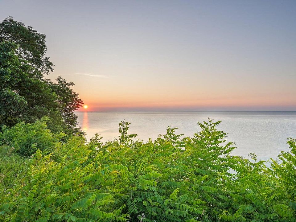1st image of 580 Lake Shore ROAD