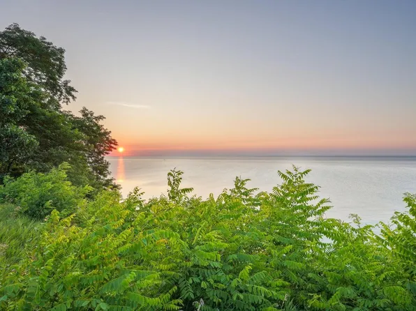 580 Lake Shore ROAD, Grafton, WI 53024