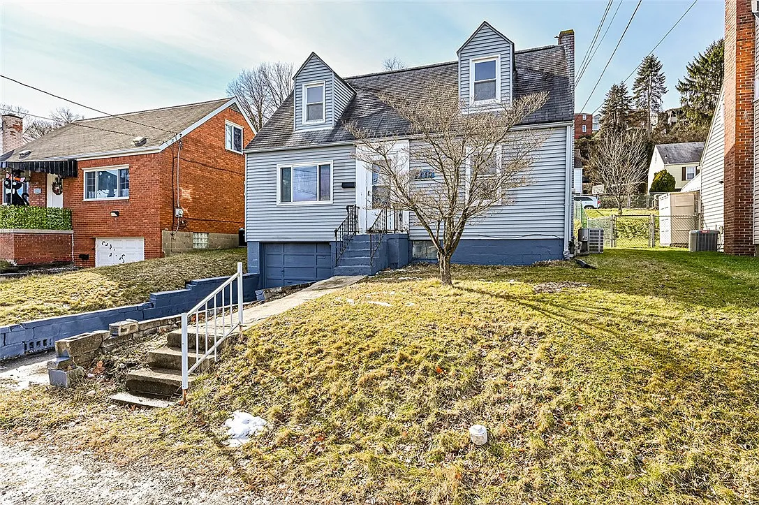 2112 Dalton St photo 1