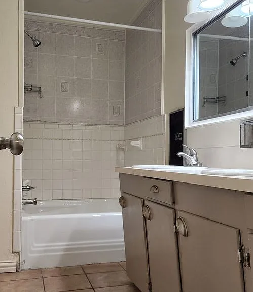 2601 Greenwood St — Photo 34