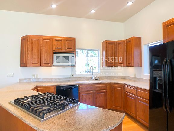 3rd image of 3179 Ash St