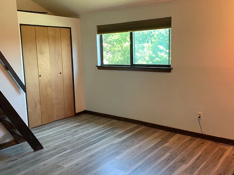 11 Greenbriar Dr — Photo 10